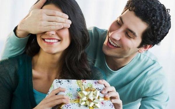 3 bông hoa đồng tiền đỏ tặng kèm thiệp viết lời chúc chân thành thể hiện tình yêu và sự quan tâm