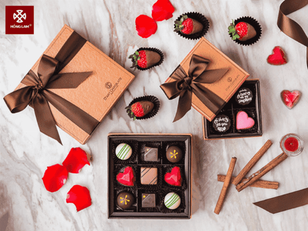 Bó hoa hồng đỏ thắm, món quà ý nghĩa trong ngày Valentine, thể hiện tình yêu, sự lãng mạn