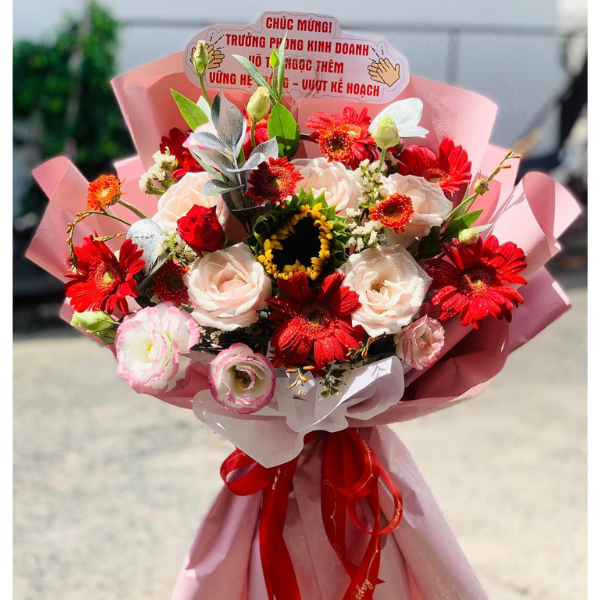 Bó hoa quỳ rực rỡ tặng sinh nhật, mang ý nghĩa chúc mừng và niềm vui.